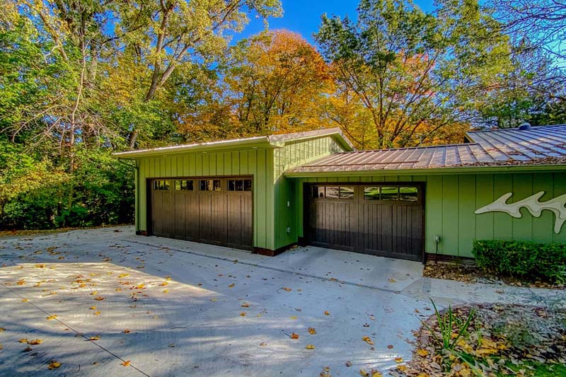 Custom garage construction project in Cedar Falls, Iowa